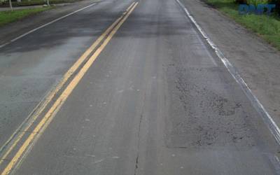 Sample image from Cracks and Potholes in Road