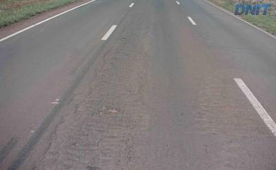 Sample image from Cracks and Potholes in Road
