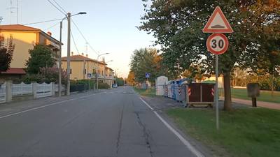 Sample image from ItalianSigns