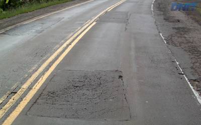 Sample image from Cracks and Potholes in Road
