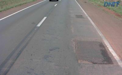 Sample image from Cracks and Potholes in Road