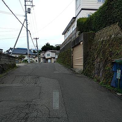 Sample image from RDD2022