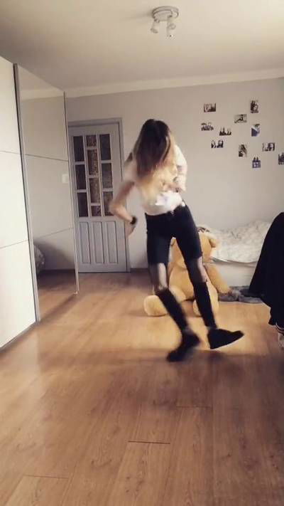 Sample image from Full Body TikTok Dancing