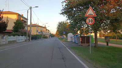 Sample image from ItalianSigns