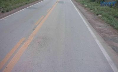 Sample image from Cracks and Potholes in Road