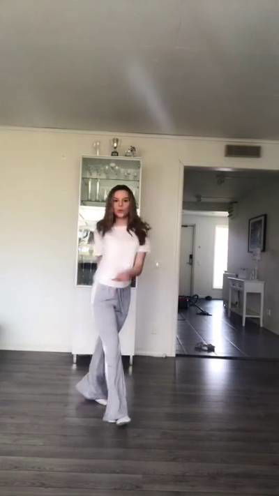 Sample image from Full Body TikTok Dancing